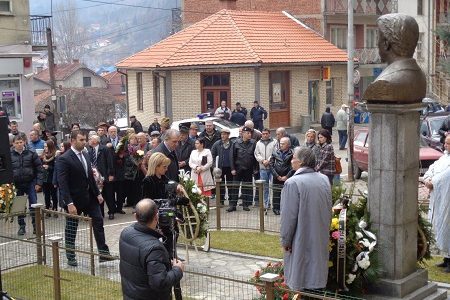 Помен пред паметника на Левски